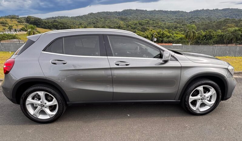 
								Mercedes GLA 200 Advance 1.6 2018 full									