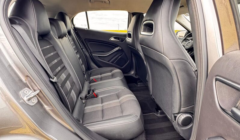 
								Mercedes GLA 200 Advance 1.6 2018 full									