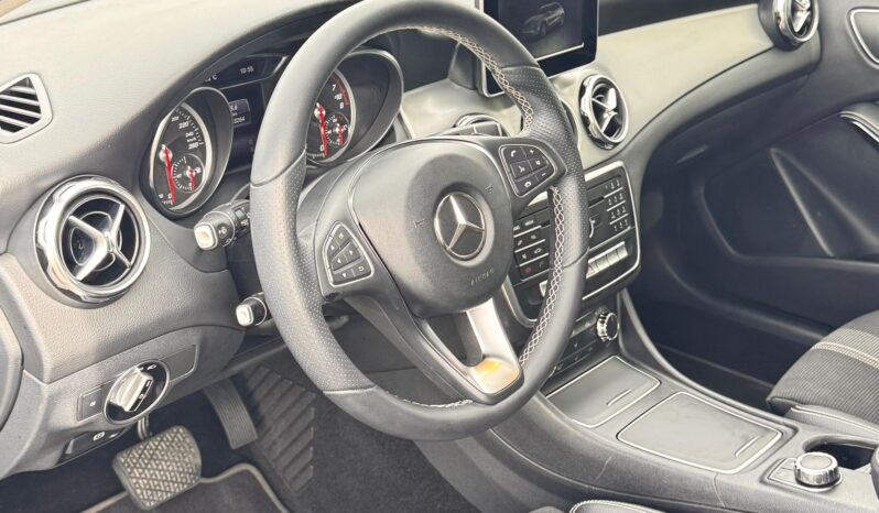 
								Mercedes GLA 200 Advance 1.6 2018 full									
