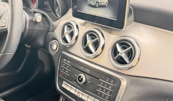 
									Mercedes GLA 200 Advance 1.6 2018 full								
