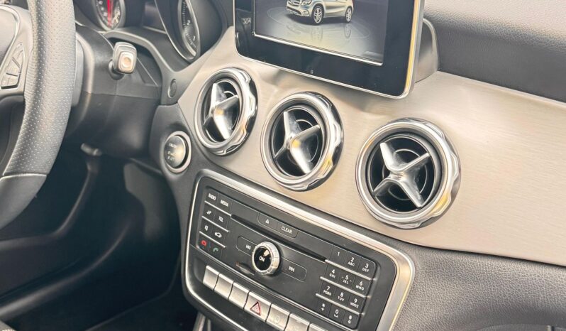 
								Mercedes GLA 200 Advance 1.6 2018 full									