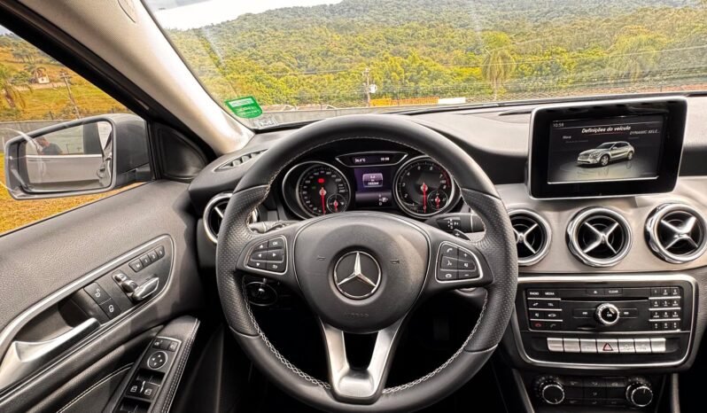 
								Mercedes GLA 200 Advance 1.6 2018 full									